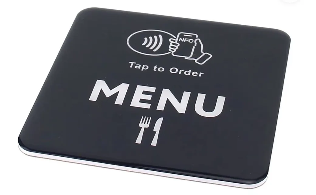 Zwart NFC menubordje met de tekst Tap to Order en MENU